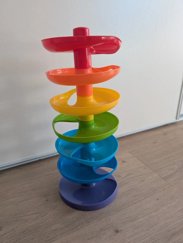 Tour à balles arc en ciel