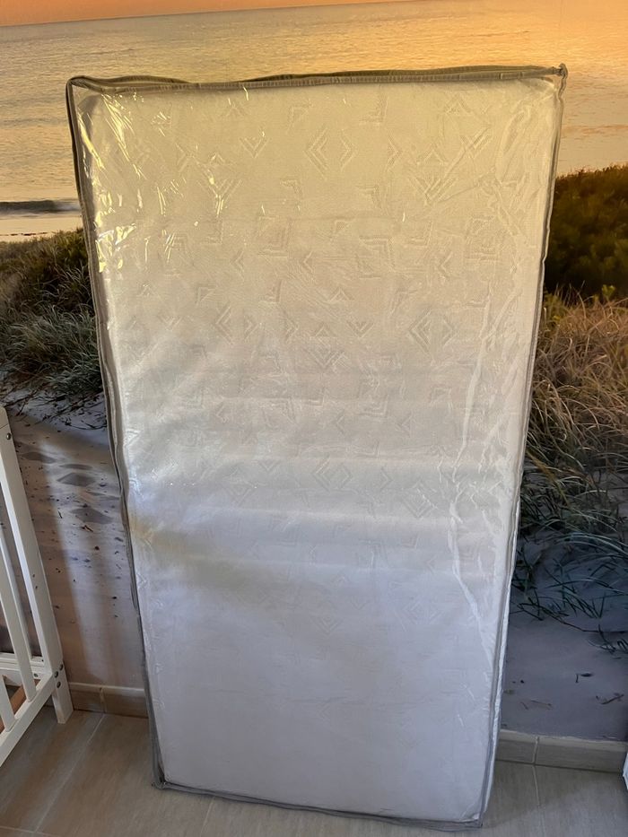 Lit à barreaux bébé 0-3 ans avec matelas neuf - photo numéro 4