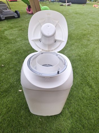 Poubelle a couche bébé sangenic