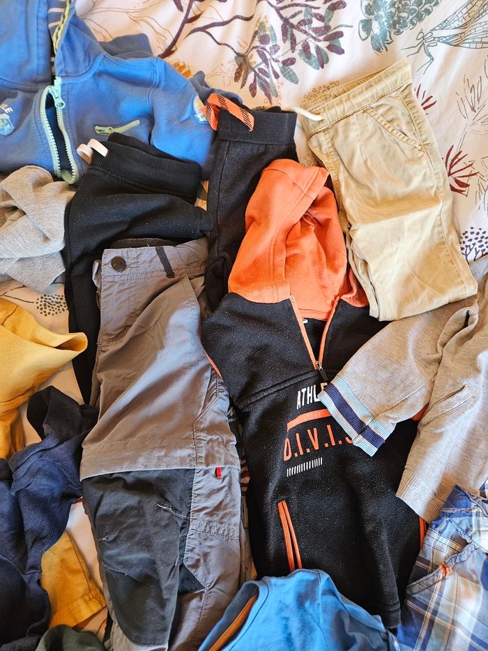 Lot vêtements garçon 4 ans - photo numéro 7