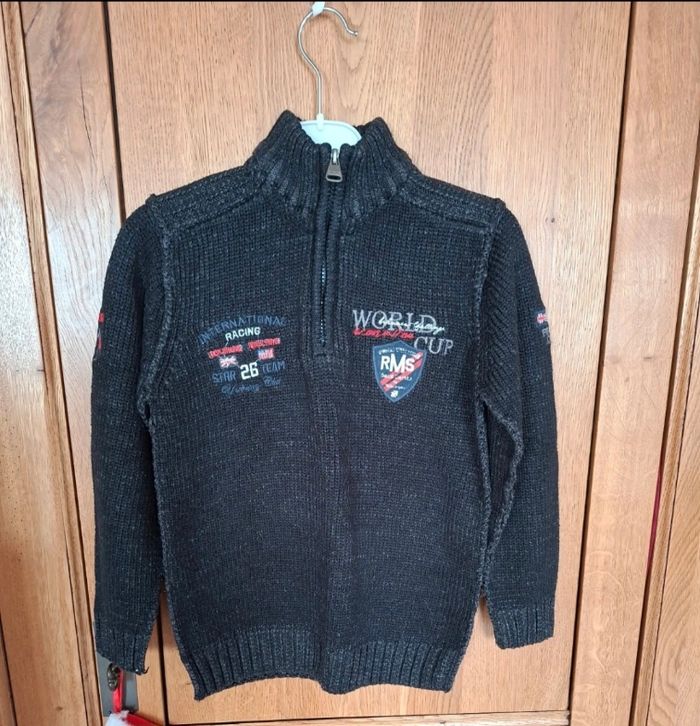 Pull noir 8 ans