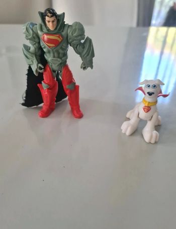 Lot de 2 Figurines Superman et son chien