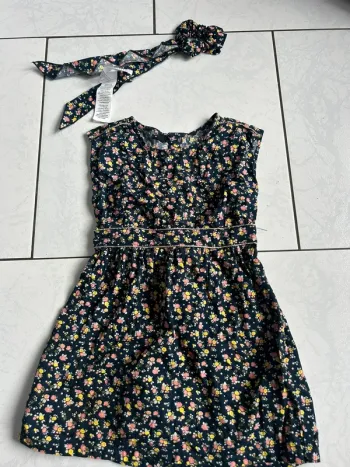 Robe fleurie avec chouchou