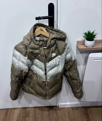 Doudoune Nike  fille bon état 