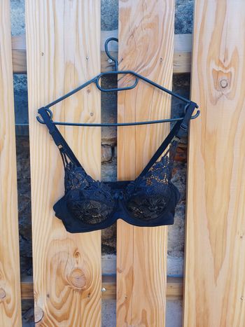 Joli soutien-gorge noir en dentelle