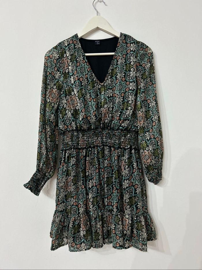 Robe avec fils pailletées