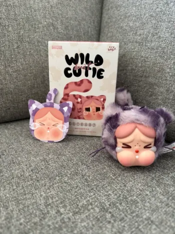 Popmart Cry Baby ( Néon Cutie )