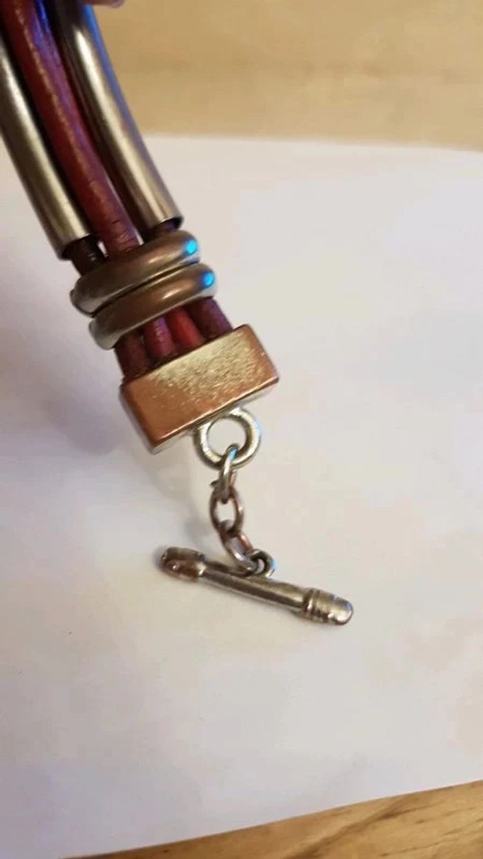 Bracelet cuir rouge et métal - photo numéro 5