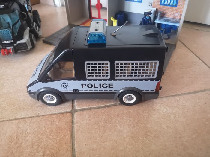Lot de playmobil (petit commissariat, 2 vehicules + helicoptere - photo numéro 7