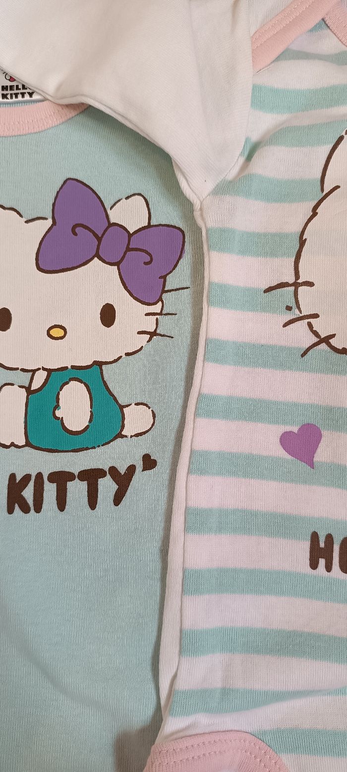 Lot de 2 bodies Hello Kitty 3/6 mois parfait état - photo numéro 5