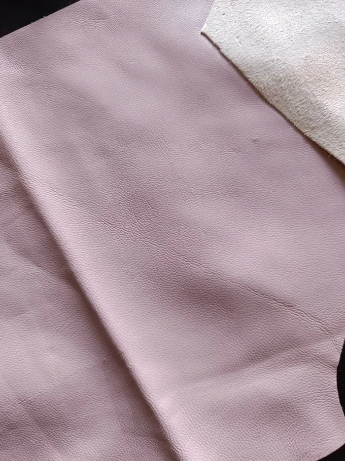 Chute de tissus: Cuir rose - photo numéro 2