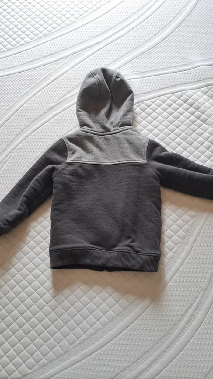 💚Sweat polaire zippé à capuche – gris foncé – T. 6 ans - photo numéro 5