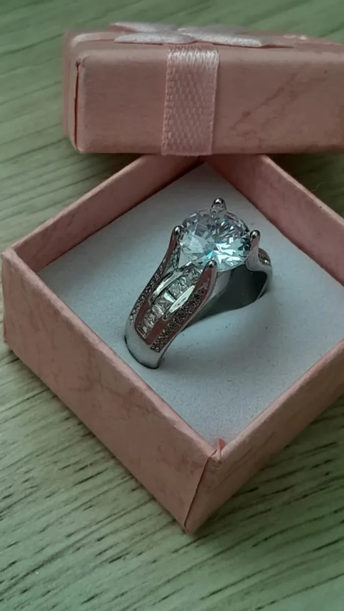 Magnifique Bague, pierre en cristal, strass, taille 58 - photo numéro 2