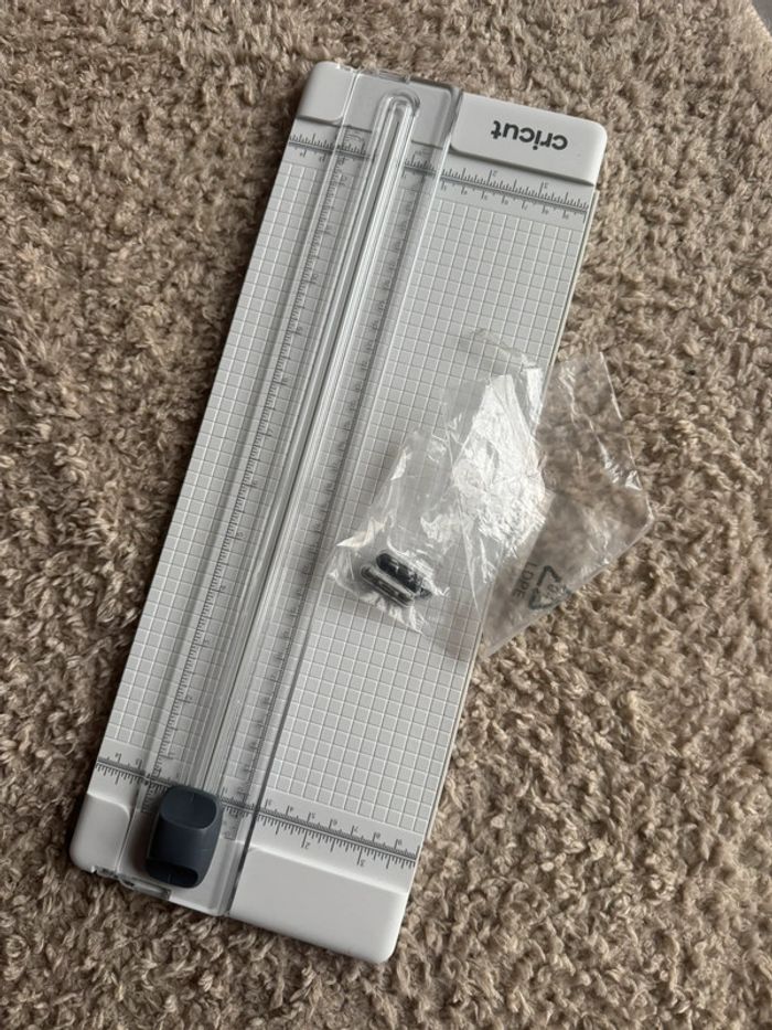 Massicot cricut avec deux lames