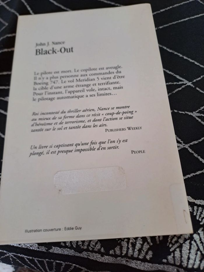 Livre Black-Out, John J.Nance - photo numéro 2