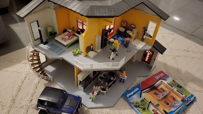 Maison moderne Playmobil et voiture 4X4 - photo numéro 4