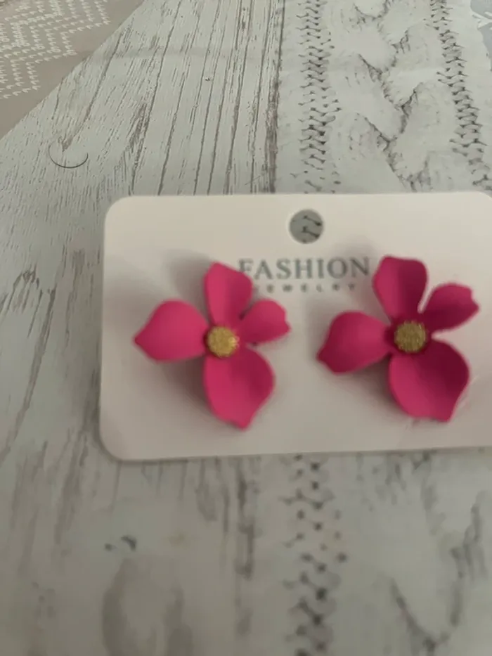 Boucles d’oreilles fleurs rose fuchsia – Style estival et élégant - photo numéro 3