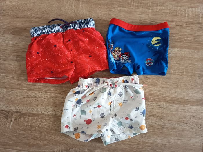 Lot de 3 maillots de bain en très bon état