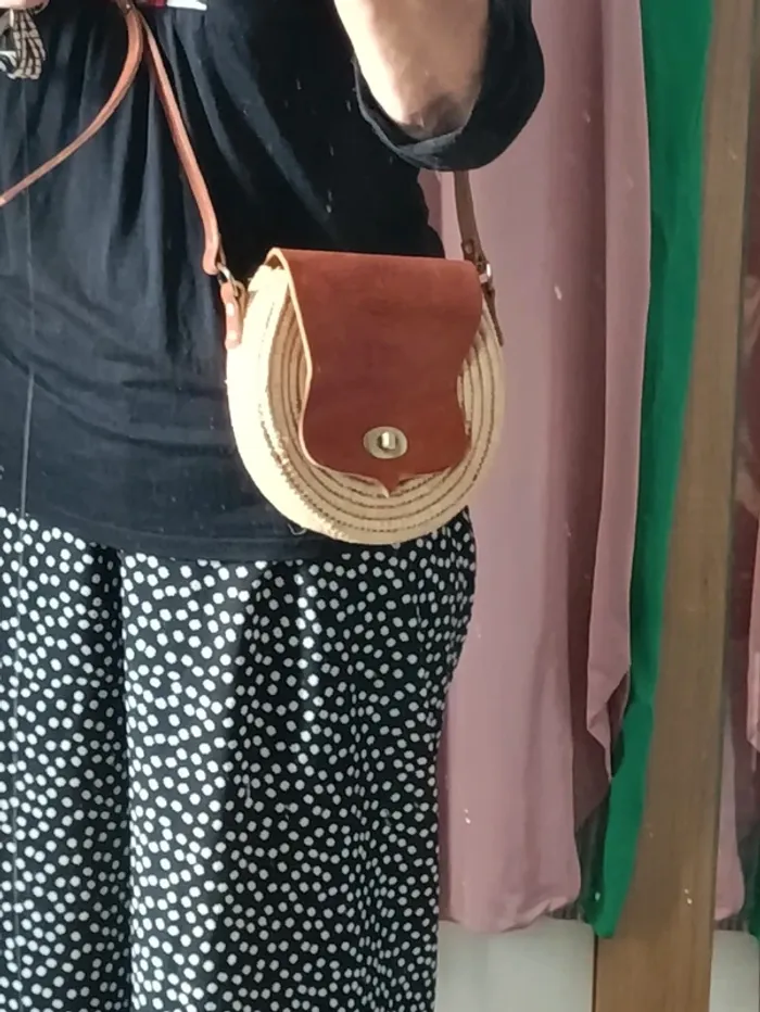 Petit sac rond tressé bandouliere