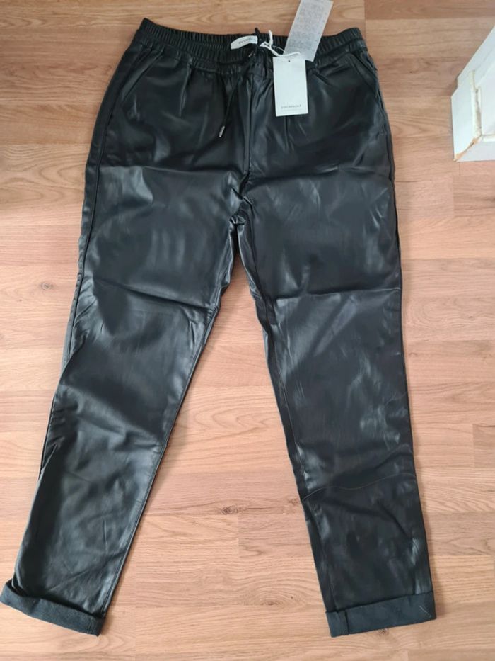 Pantalon simili