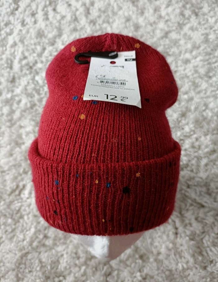 2 bonnets camaïeu en taille unique (1 vert et 1 rouge) - photo numéro 3
