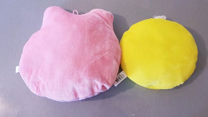 lot de 2 petits coussins hello ketty - photo numéro 4