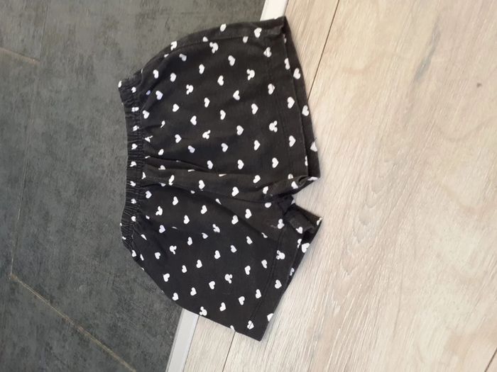 Short court noir Disney, taille 92/98