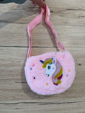 Petit sac pour enfant rose tout doux avec motif licorne à crinière à paillettes .
