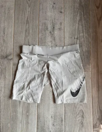 Short de sport Nike