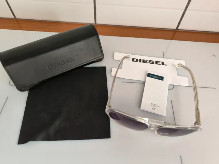 Neuf DIESEL lunettes de soleil UV2 - Monture transparente & verres gris / mauve dégradés - photo numéro 10