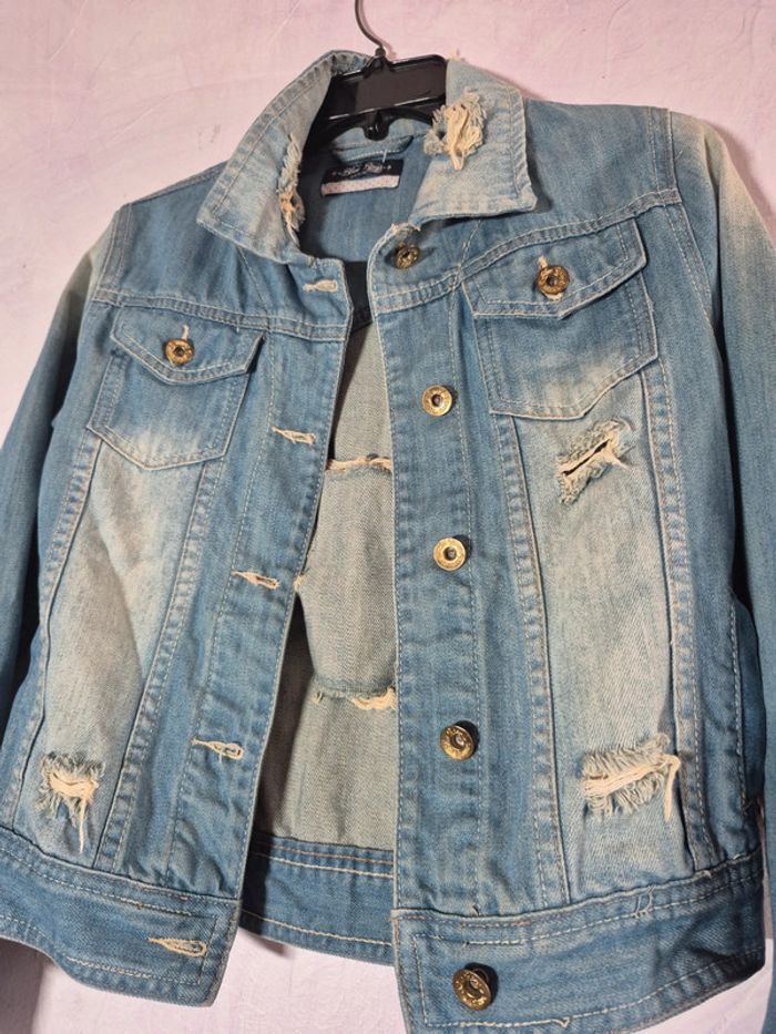 Veste en jean troué et délavé - photo numéro 2