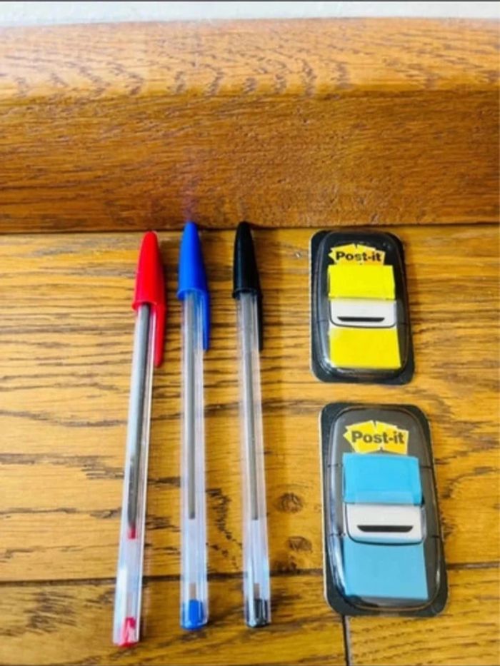 Lot 3 stylos + deux post it Gratuit - photo numéro 2