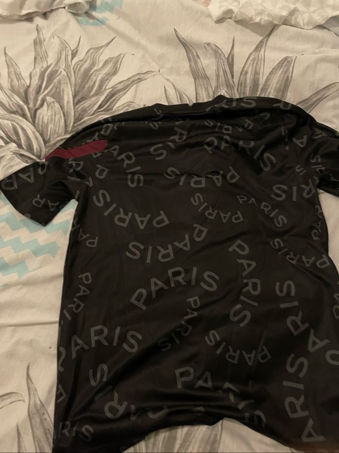 Très beaux maillot du PSg - photo numéro 2
