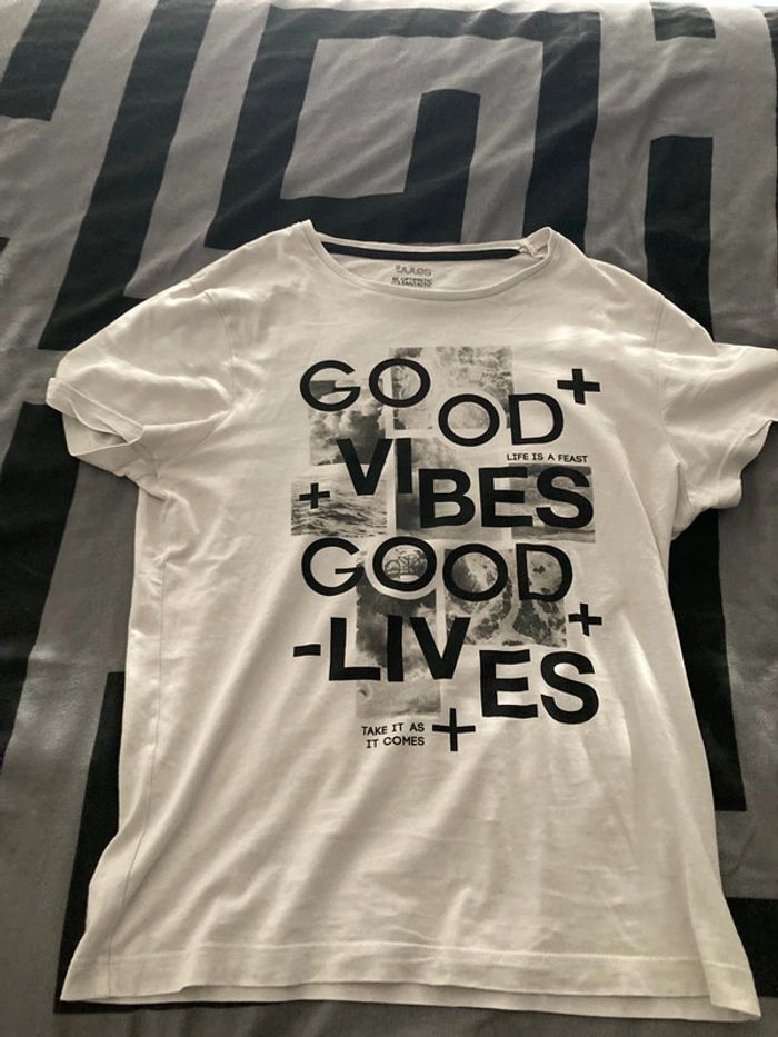 Tee-shirt Good + Vibes + Good + - Lives +