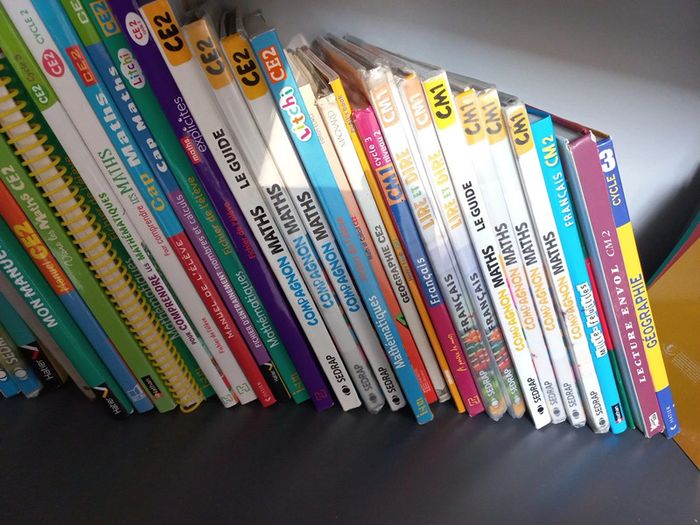 Divers manuels scolaires et fichiers élève du cp au cm2 - photo numéro 3