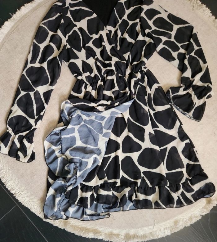 Robe cache cœur noir a motifs beige manches en voile Taille unique jusqu au 42 - photo numéro 4