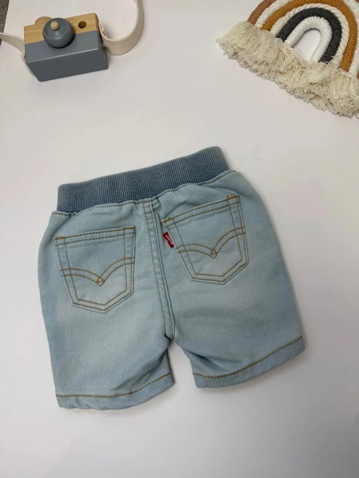 Short en jeans Levi's bébé garçon taille 6 mois comme neuf - photo numéro 3