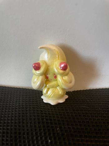 Figurine Charmilly Alcremie Pokémon Nintendo 4,5cm Jazwares brillant.