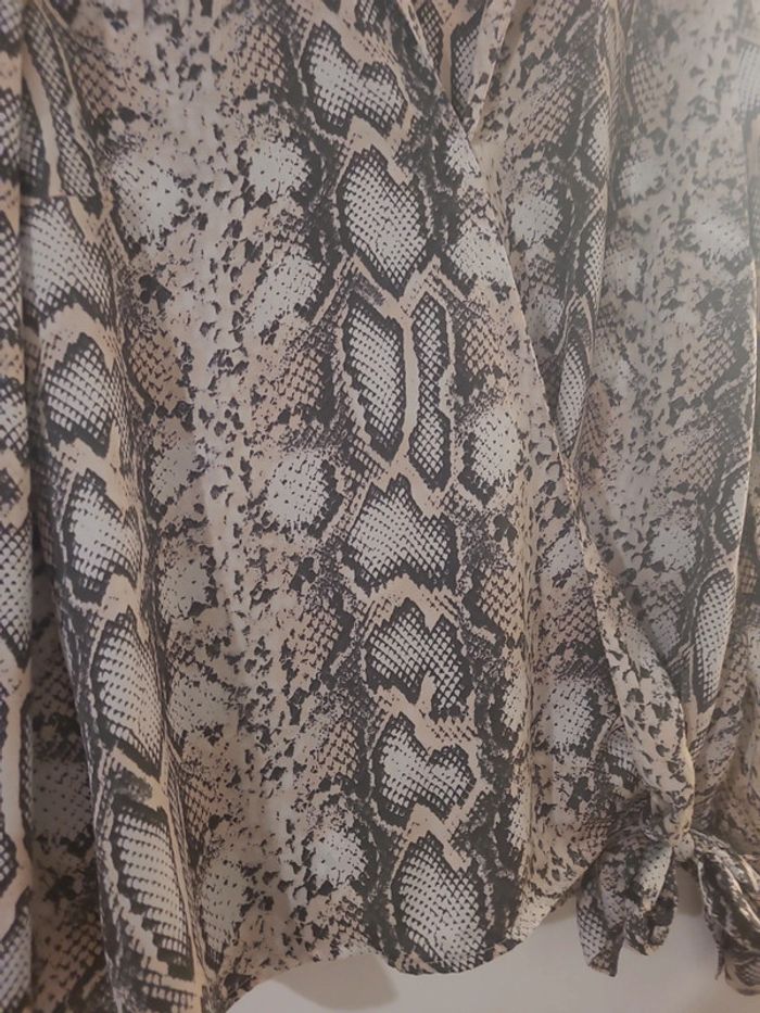 Blouse cache cœur croisé femme col V serpent rose gris T42 TBE camaïeu - photo numéro 4