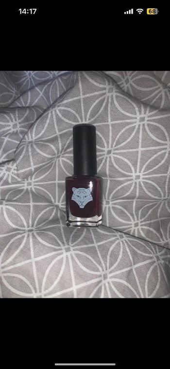 Vernis bordeaux