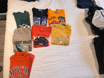 Lot vêtements printemps/automne garçon 6 ans