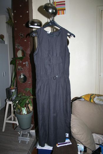 🌸Robe noire satinée mi longue sans manches Taille 14ans-162 cm 🌸