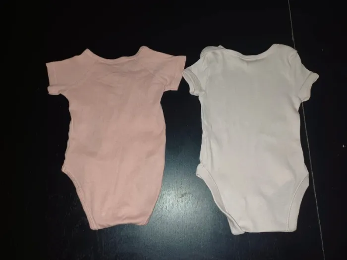 Lot bodies rose 3 mois primark et tex - photo numéro 7