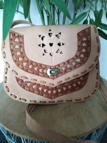 Sac bandoulière en cuir, fabrication artisanale