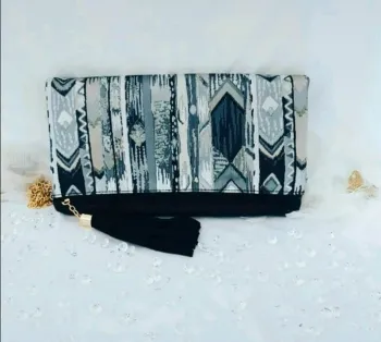Pochette noir avec anse amovible
