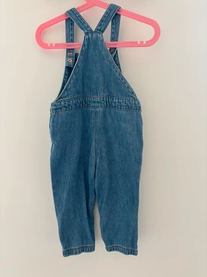 Adorable salopette en jean pour fille, taille 24 mois, marque Tape à l’Œil, en très bon état - photo numéro 4
