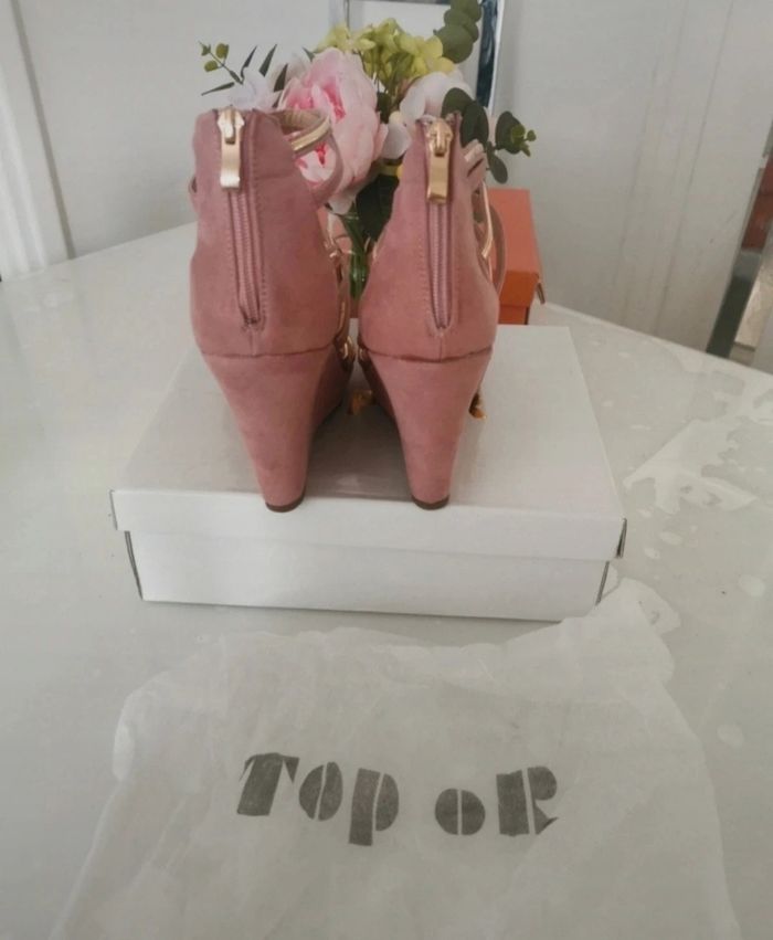 🩷🤍Jolie Paires De Sandales Talon Compensé 🩷🤍 - photo numéro 3