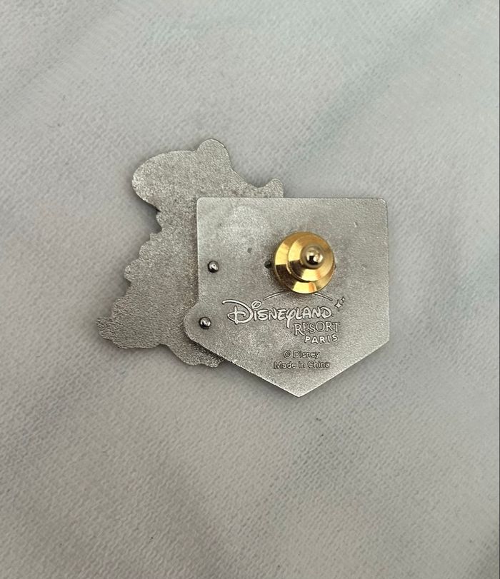 Pin’s Officiel  Disneyland Paris Donald Cow Boy 2003 - photo numéro 2