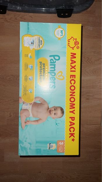 carton Couche Pampers taille 3