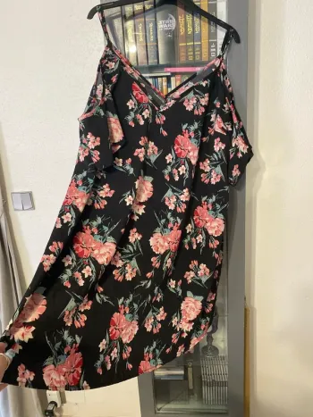 superbe robe épaule dénudée  SHEIN curve 5xl = 54 neuve